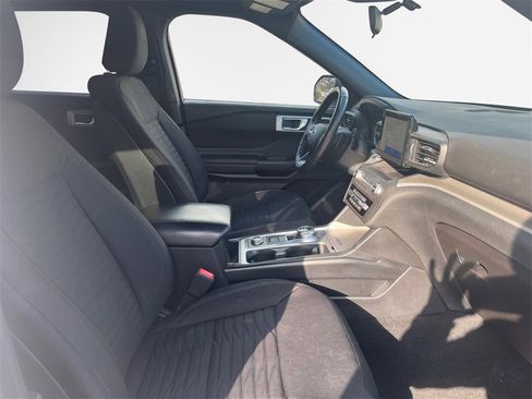 Used 2020 Ford Explorer XLT image 26
