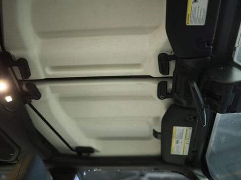 Used 2025 Jeep Wrangler Unlimited Rubicon AWD/4WD image 63