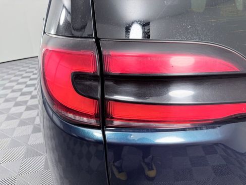 Used 2022 Chrysler Pacifica Touring-L w/ Uconnect Theater Family Group image 28