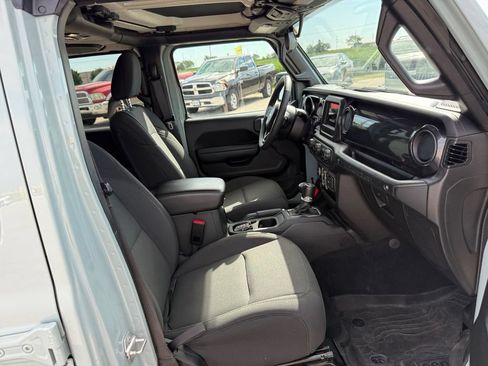 Used 2023 Jeep Wrangler Unlimited Sport AWD/4WD image 42