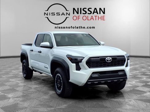 Used 2025 Toyota Tacoma TRD Off-Road image 30