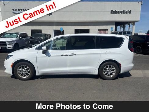 Used 2022 Chrysler Voyager LX FWD image 2