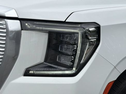 Used 2023 GMC Yukon XL Denali RWD image 11