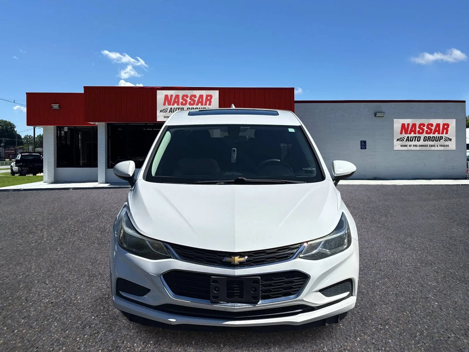 Used 2017 Chevrolet Cruze LT w/ Sun And Sound Package FWD image 2
