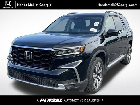 Used 2025 Honda Pilot Touring image 1