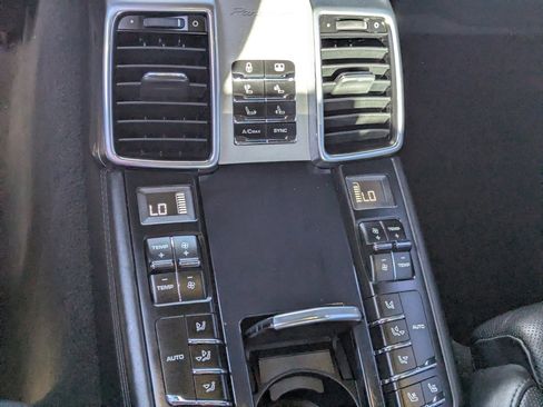 Used 2014 Porsche Panamera 4S Executive image 24