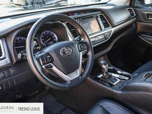 Used 2019 Toyota Highlander XLE w/ Carpet Mat Package (TMS) image 19