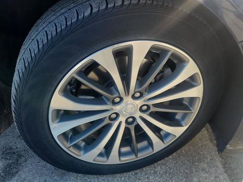 Used 2017 Buick LaCrosse Essence image 2