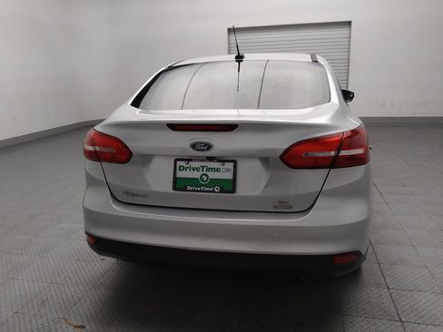 Used 2018 Ford Focus SE w/ SE Appearance Package FWD image 7