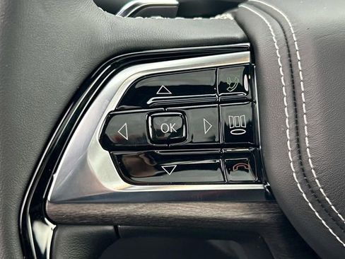 New 2025 Jeep Grand Cherokee Overland w/ Adv Protech Group III AWD/4WD image 18