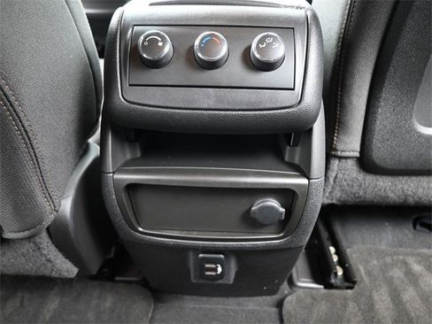 Used 2017 Chevrolet Traverse LT image 27