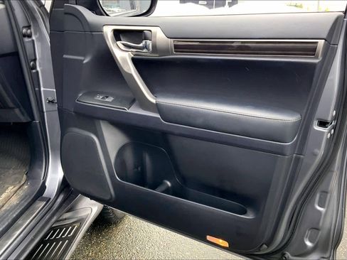 Used 2022 Lexus GX 460 Premium w/ Premium Package image 22