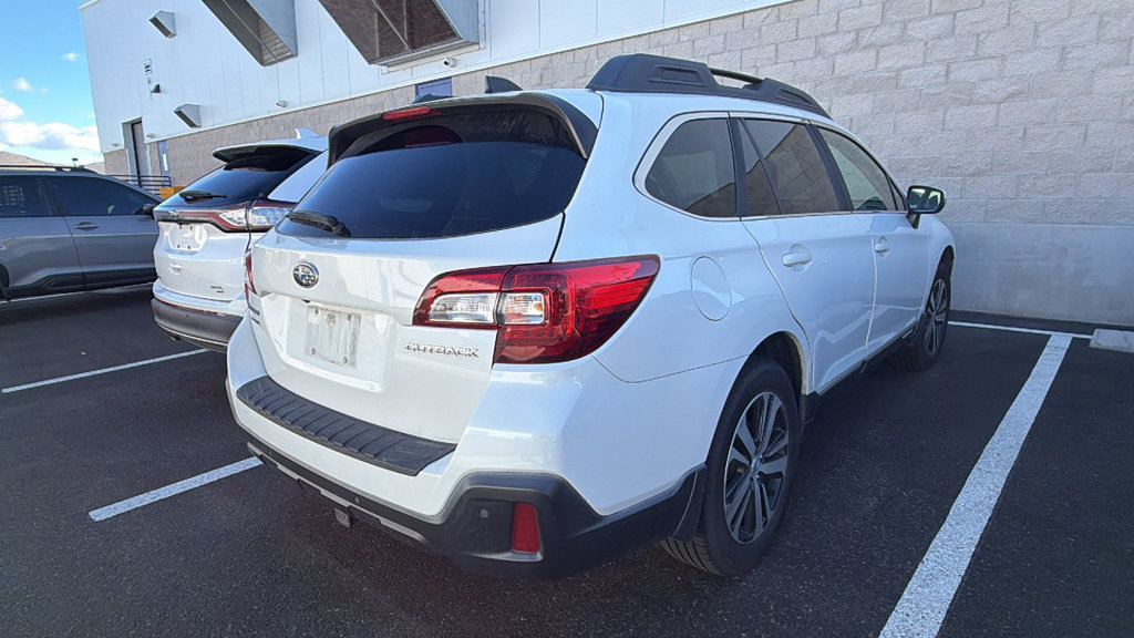 Used 2018 Subaru Outback 2.5i Limited AWD/4WD image 2