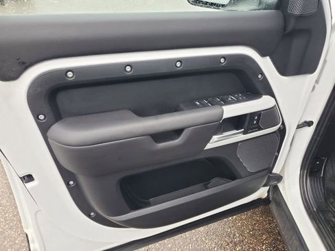 Used 2024 Land Rover Defender 110 S image 9