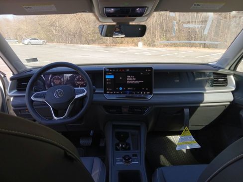 New 2026 Volkswagen Tiguan SE image 12