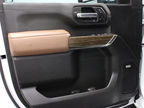 Used 2023 Chevrolet Silverado 2500 High Country w/ Safety Package II image 11