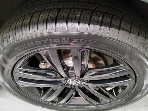 Used 2022 Volkswagen Tiguan SE R-Line FWD image 28