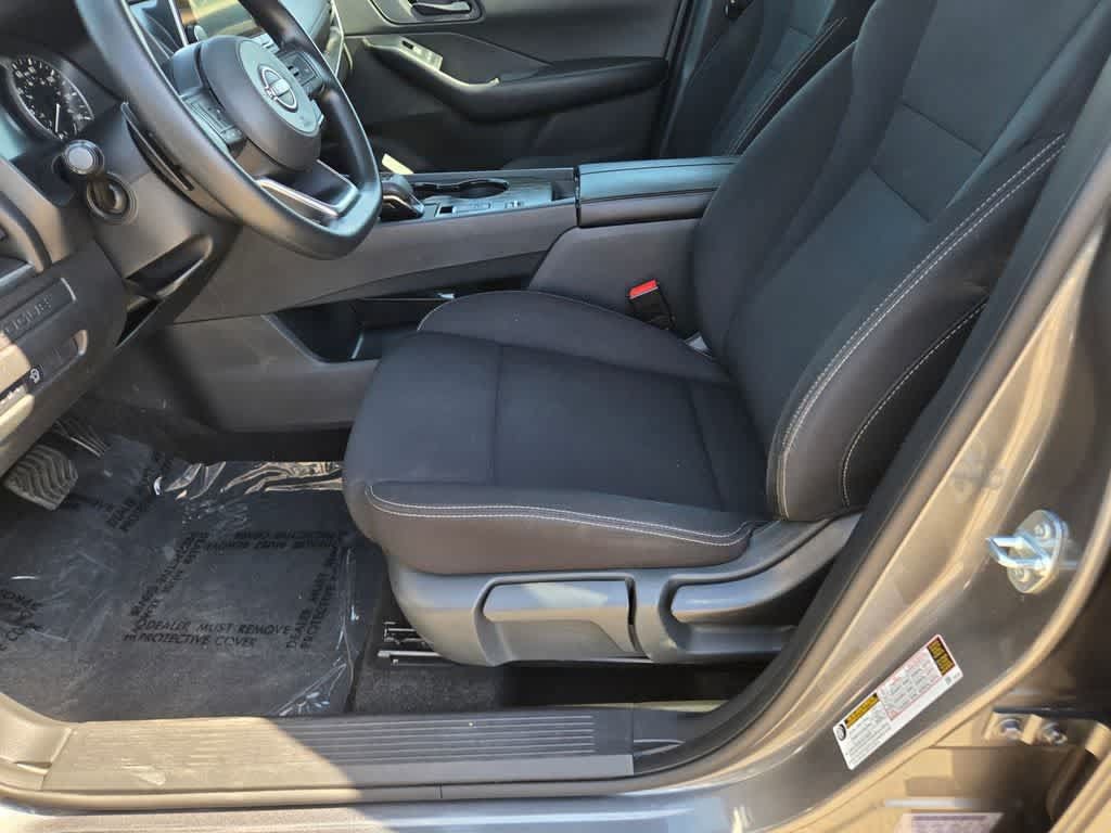 Used 2024 Nissan Rogue S FWD image 18
