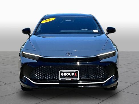 Used 2025 Toyota Crown AWD/4WD image 3