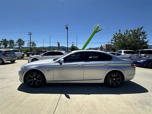 Used 2011 BMW 550i xDrive Sedan AWD/4WD image 30