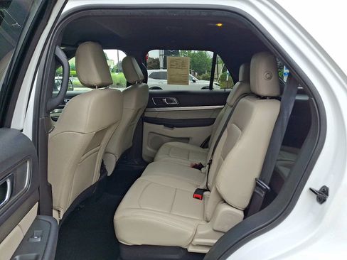 Used 2018 Ford Explorer XLT w/ Equipment Group 202A AWD/4WD image 10