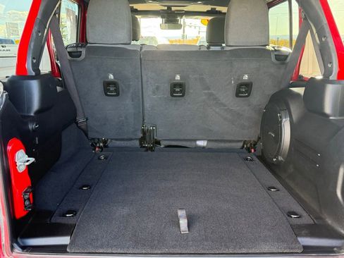 Used 2024 Jeep Wrangler Rubicon w/ Technology Group image 21