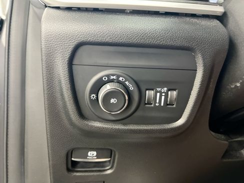 Used 2022 Jeep Grand Cherokee L Limited AWD/4WD image 19