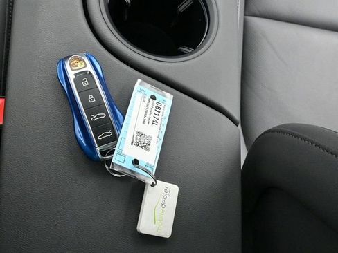 Used 2022 Porsche Taycan 4S image 25