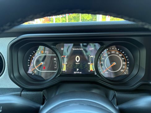Certified 2025 Jeep Gladiator Mojave AWD/4WD image 18