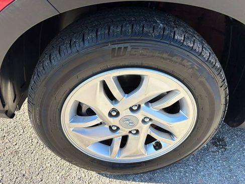 Used 2023 Hyundai Venue SE image 10