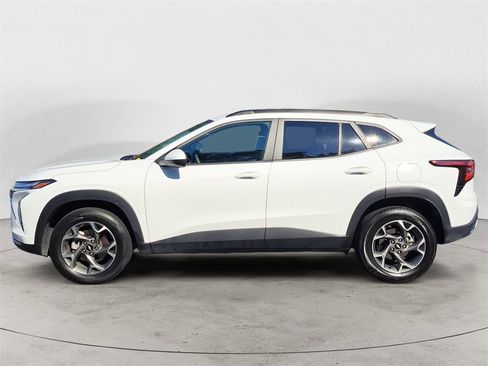 Used 2024 Chevrolet Trax LT image 6