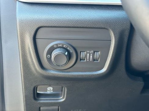 Used 2022 Jeep Grand Cherokee L Laredo w/ Luxury Tech Group I AWD/4WD image 21