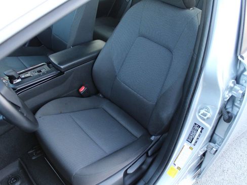 Used 2024 Toyota Prius LE image 3