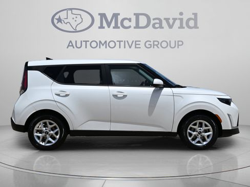 Used 2025 Kia Soul LX w/ LX Technology Package FWD image 7