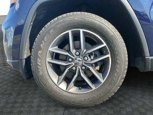 Used 2017 Jeep Grand Cherokee Limited AWD/4WD image 9