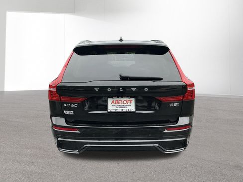 Used 2025 Volvo XC60 B5 Core AWD/4WD image 4
