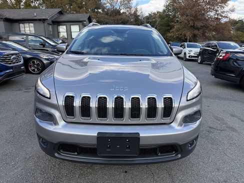 Used 2018 Jeep Cherokee Latitude image 3