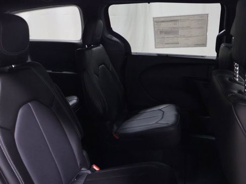 New 2026 Chrysler Voyager LX image 12