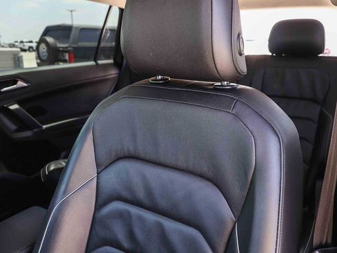Used 2018 Volkswagen Tiguan SEL Premium FWD image 28