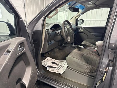 Used 2016 Nissan Frontier SV RWD image 16