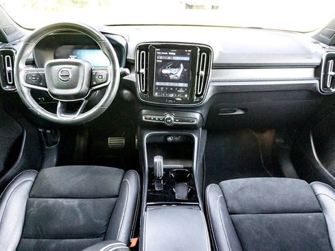 Used 2021 Volvo XC40 P8 Recharge image 29