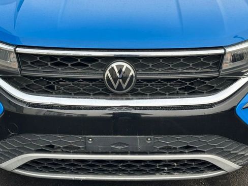 Certified 2024 Volkswagen Taos SE image 9