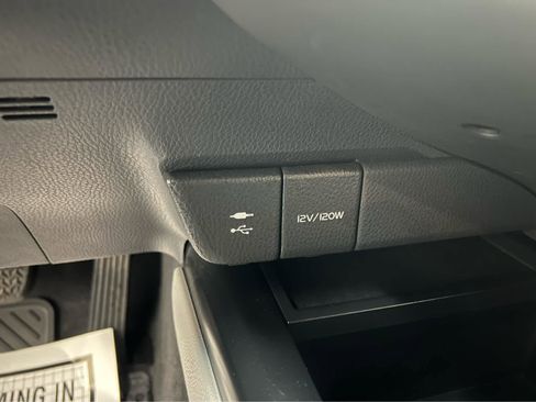 Used 2018 Toyota Camry LE image 22