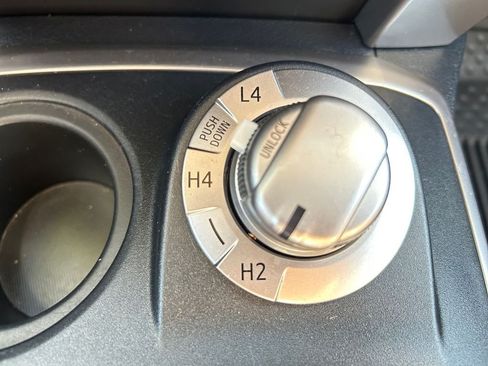 Used 2018 Toyota 4Runner SR5 AWD/4WD image 30