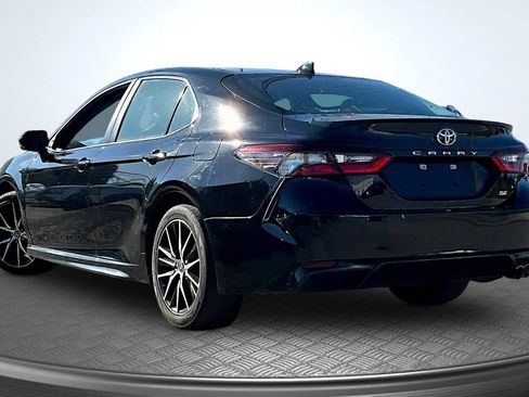 Used 2022 Toyota Camry SE FWD image 4