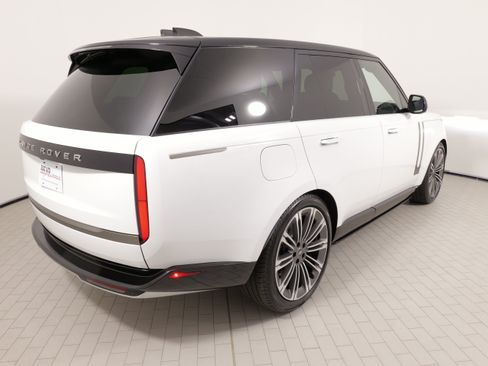 Used 2024 Land Rover Range Rover SE AWD/4WD image 12