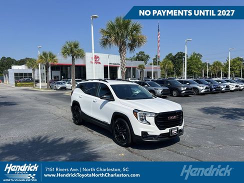 Used 2023 GMC Terrain SLE w/ Elevation Edition FWD image 1