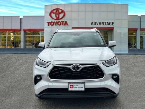 Used 2023 Toyota Highlander XLE AWD/4WD image 2