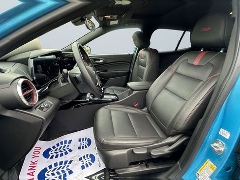 Certified 2025 Chevrolet Trax RS w/ Sunroof Package FWD image 9