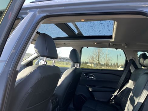 Used 2025 Nissan Rogue Platinum w/ Tech Package image 16